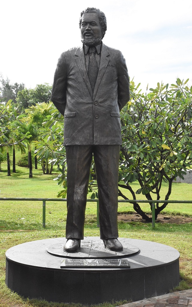 3-metre statue of Seychelles’ first President, James Mancham, unveiled