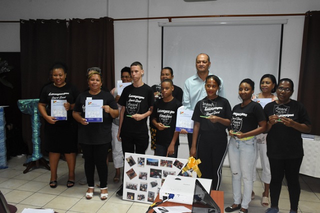 Hearing-impaired community in Seychelles gets its first sign language dictionary
