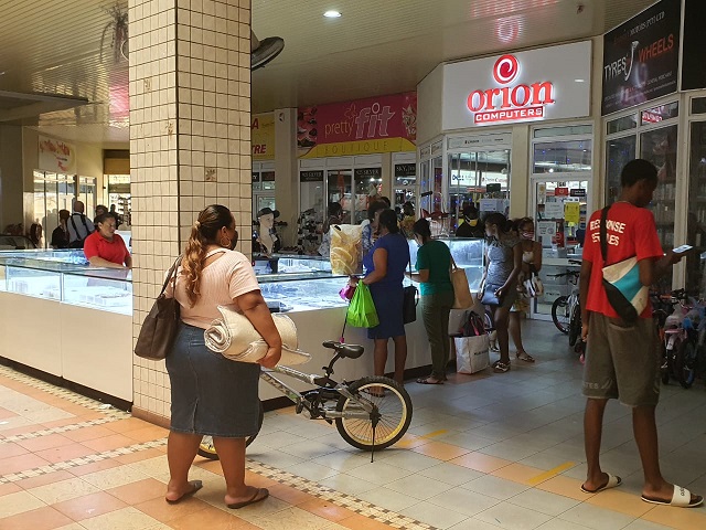 Shoppers flock to Seychelles’ capital for last-minute gifts, but feel squeezed by rupee’s devaluation