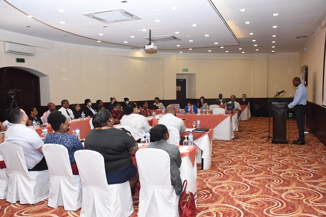 ILO and IOM organise meeting in Seychelles to address influx of migrant workers