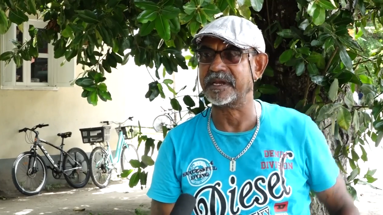 Reaksyon serten zabitan La Digue lo sa regilasyon bisiklet