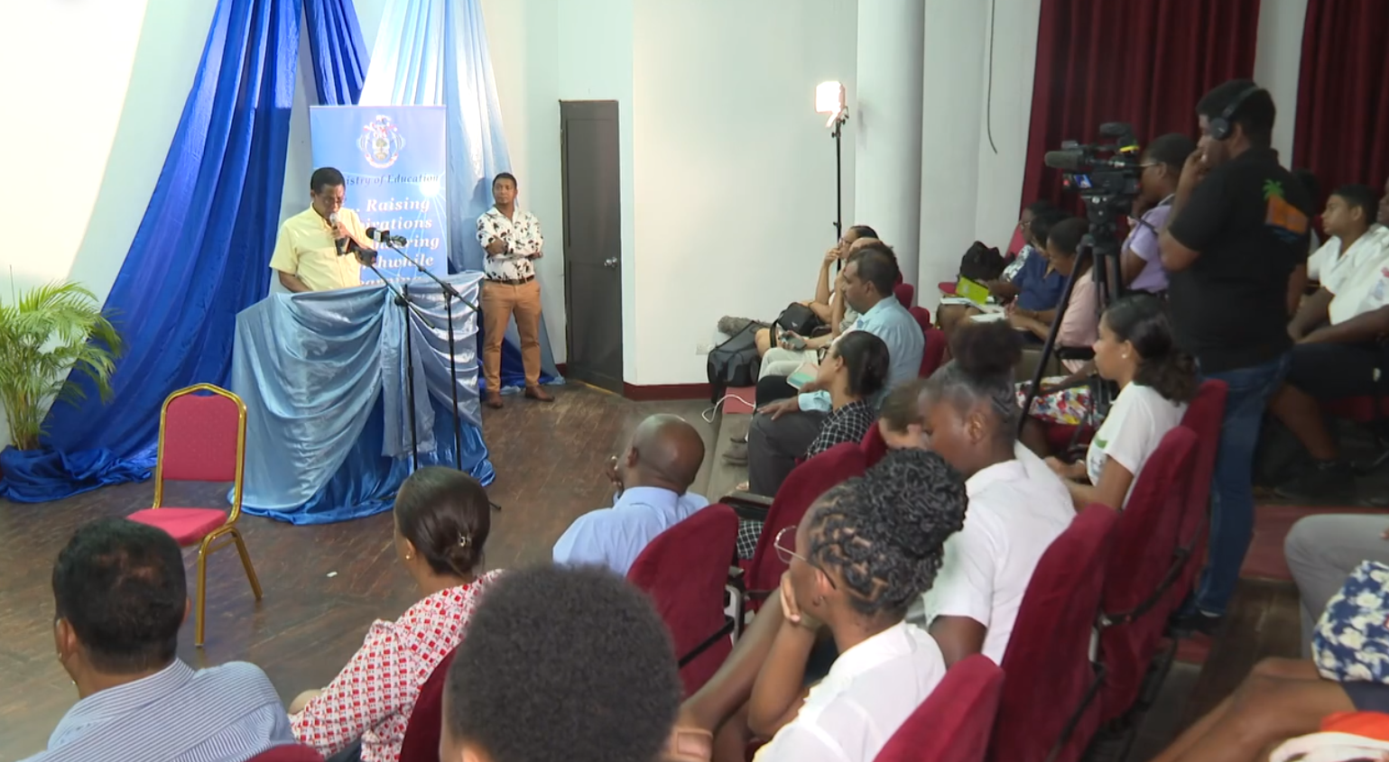 Minister Ledikasyon in organiz en sesyon pou fer bann etidyan konn plis lo ‘Aspiring Teachers Club’