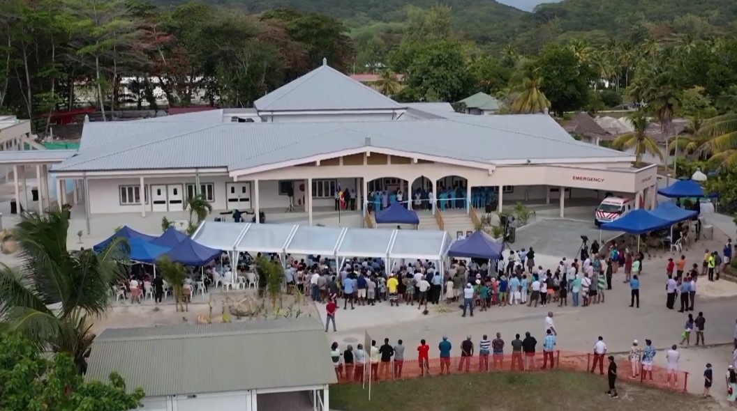 Nouvo lopital St Mary’s lo La Digue in ofisyelman ouver.