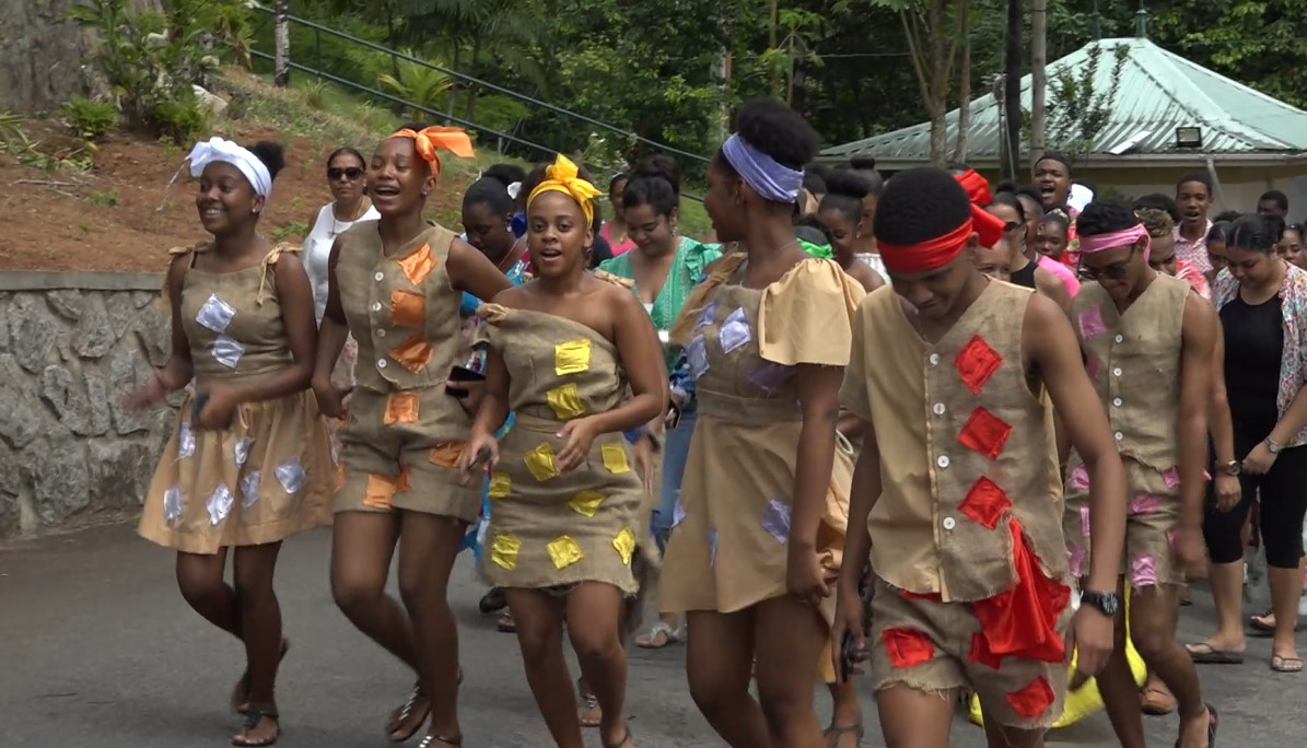 Lakademi Tourizm in organiz plizyer aktivite kiltirel a lokazyon Festival Kreol.
