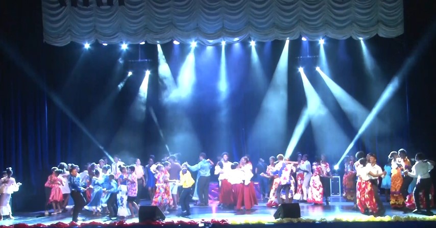 Bann partisipan in bataye dan konpetisyon kanmtole ek romans dan kad Festival Kreol.