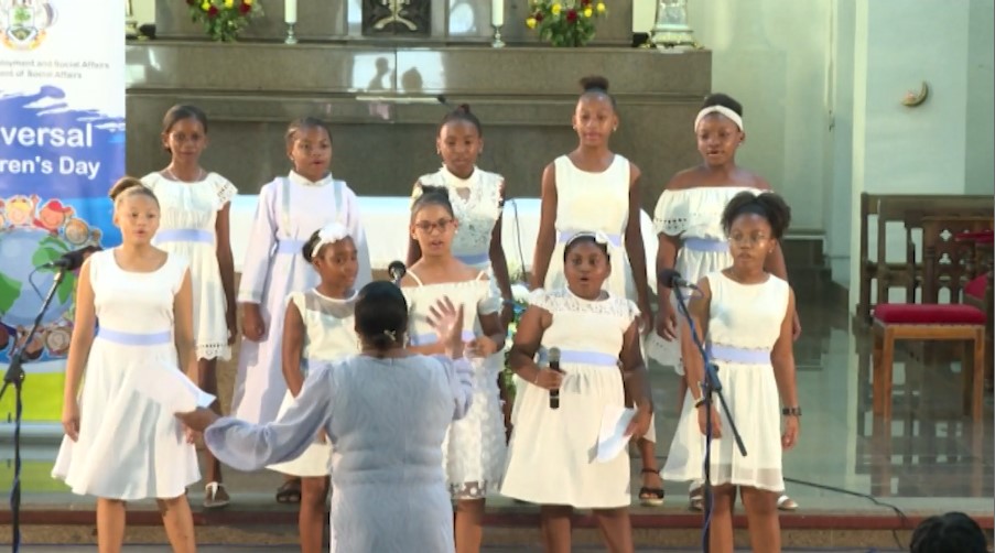 Departman Zafer Sosyal in organiz dezyenm edisyon konser spirityel pou komemor lazournen iniversel bann zanfan. Departman Zafer Sosyal in organiz dezyenm edisyon konser spirityel pou komemor lazournen iniversel bann zanfan.