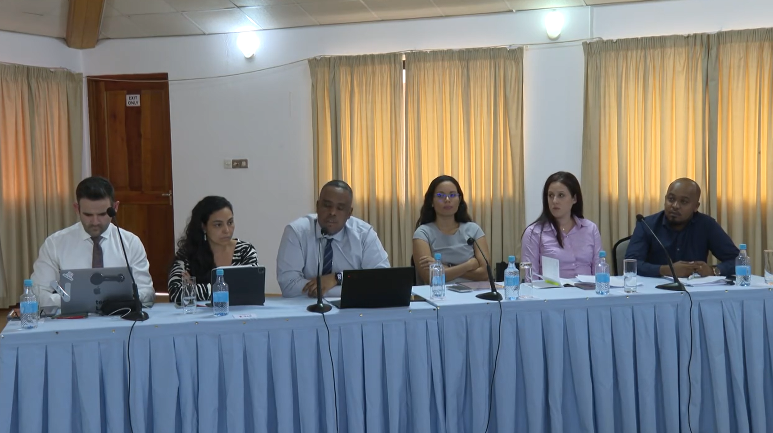 Regilasyon lo bann lakonpannyen ki donn servis byen vertyel