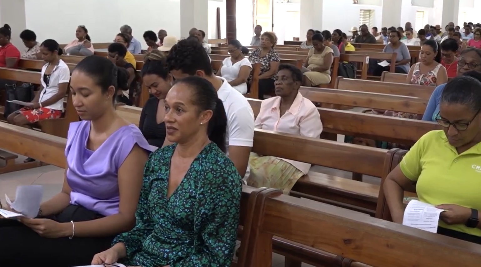 En gran group krwayan tin rasanble