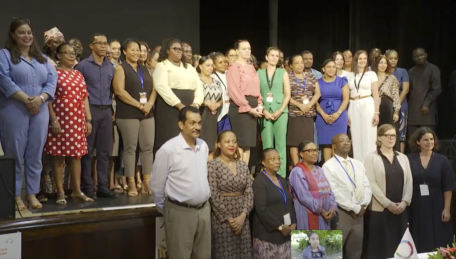 25 ansennyan Franse I isi dan kad en progranm volonter 25 ansennyan Franse I isi dan kad en progranm volonter