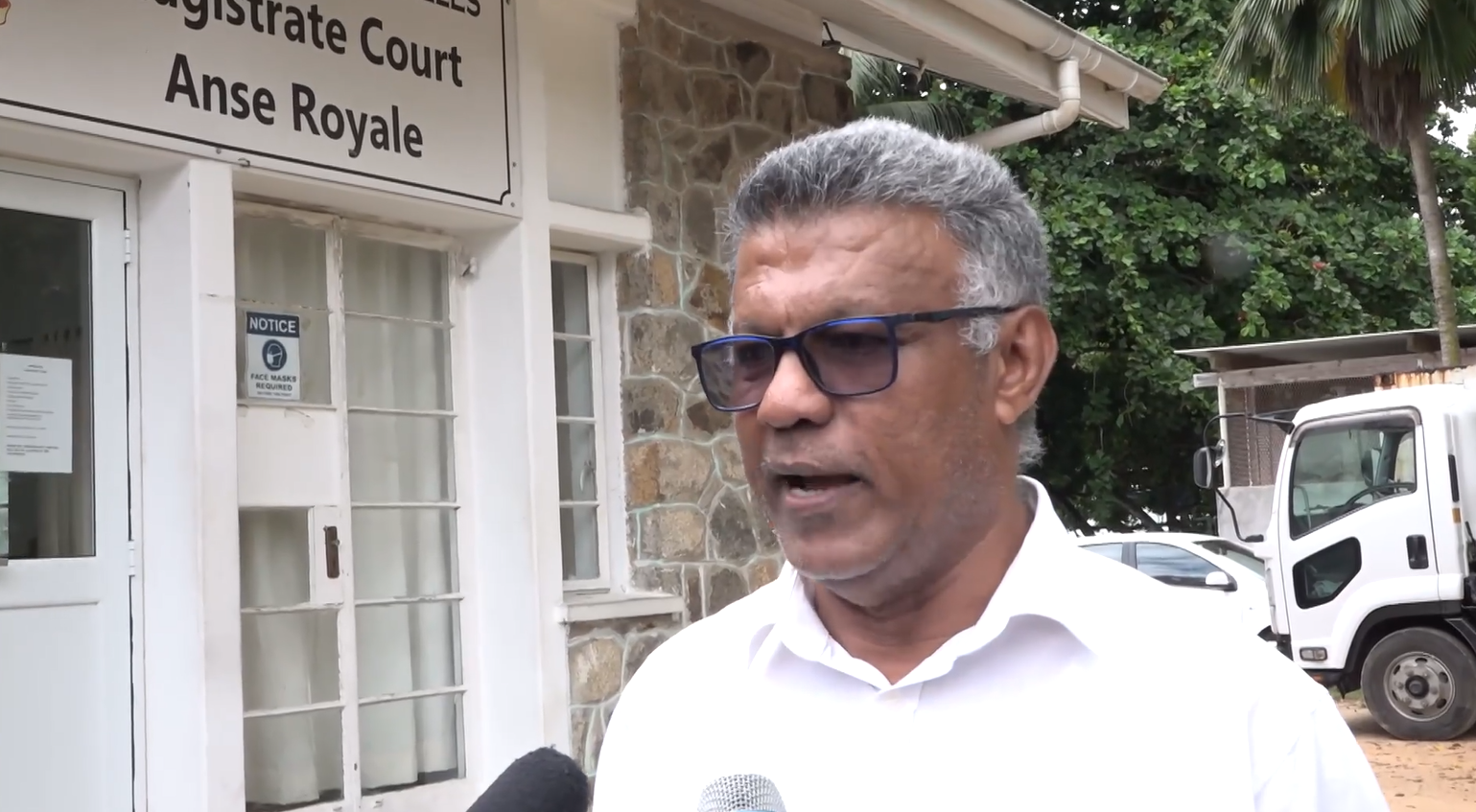 Zournalis Ralph Volcere in ganny large lo kosyon