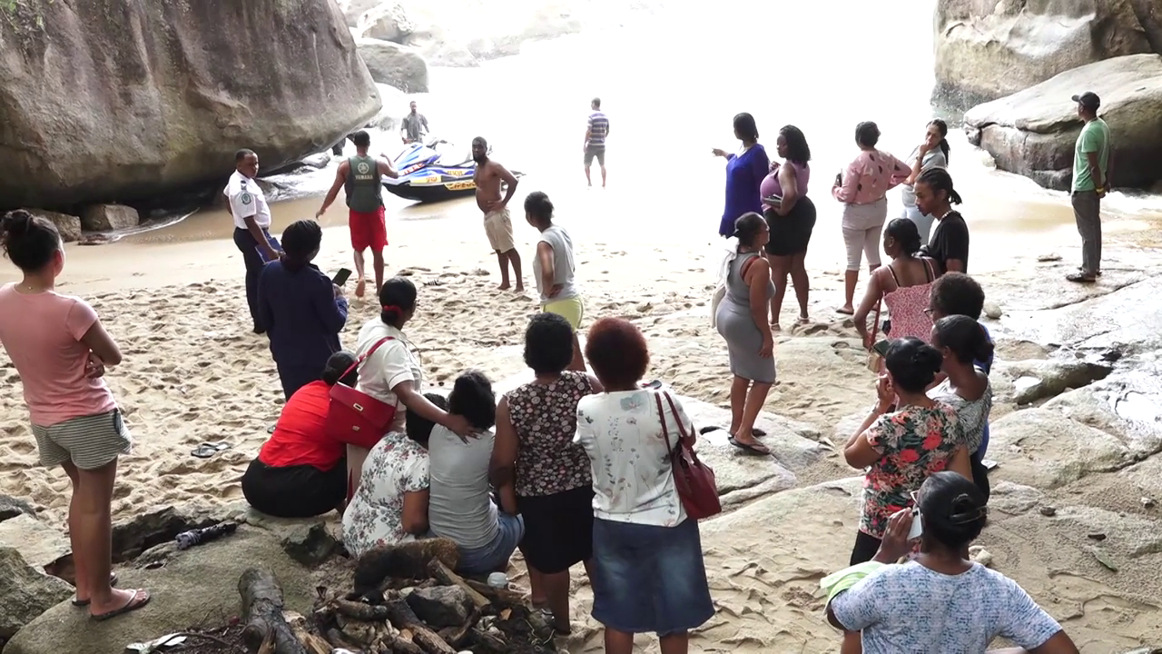 En Garson 15 an in perdi lavi dan lanmer Danzil Bel Ombre