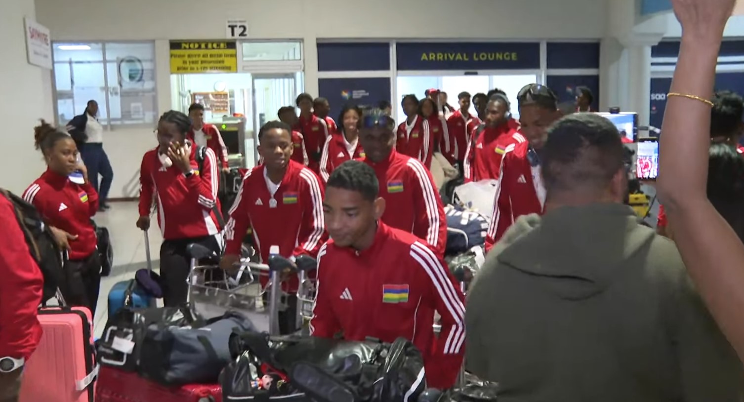 Zedi swar lo Erport Pointe Larue ti annan delegasyon Morisyen ek Malgas, ki ti antre dan pei pou sa 13enm zwe CJSOI.