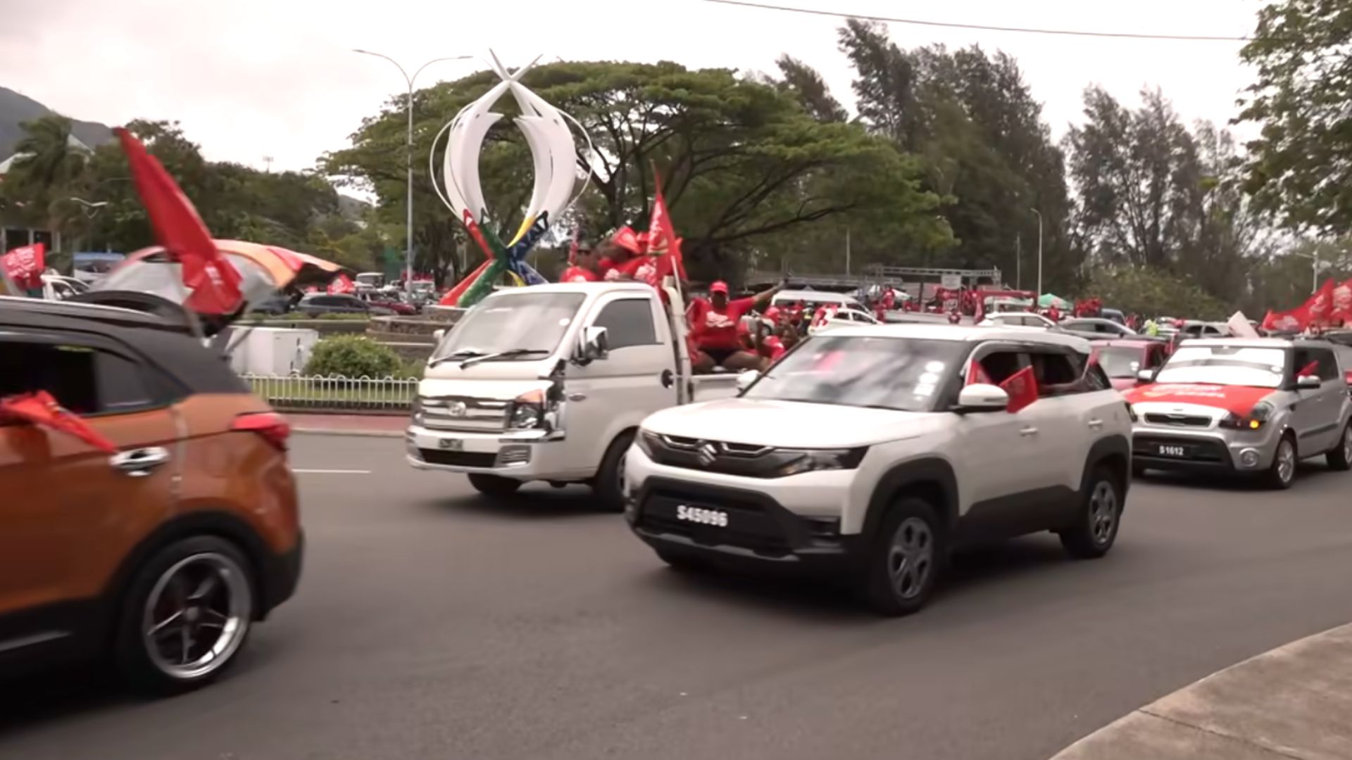 Parti United Seychelles ti fer son motorcade Sanmdi.