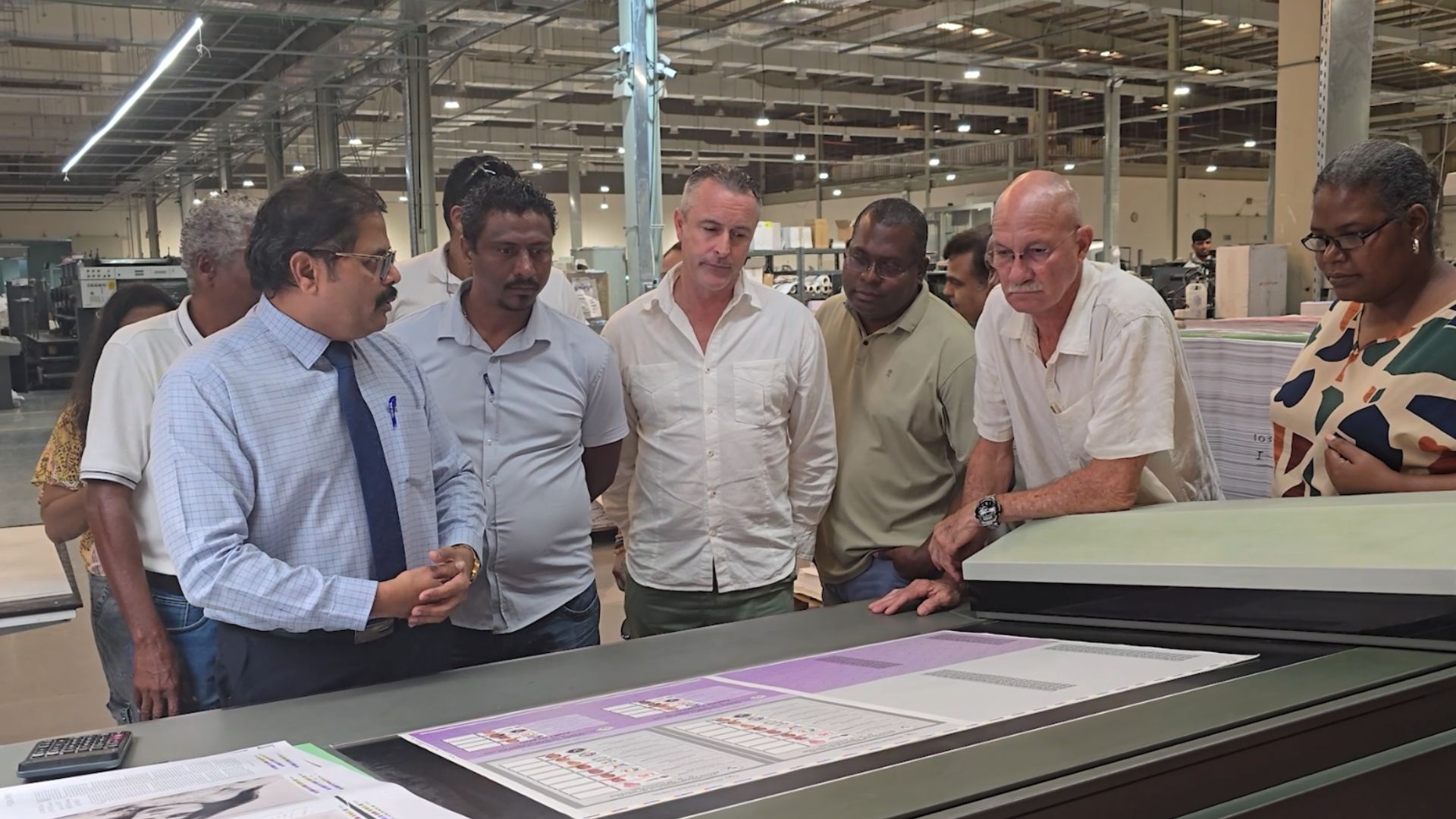 Komisyon Eleksyon, in antre dan enn bann faz pli enportan dan sa prosedir elektoral. Sa, i annan pou fer avek sertifikasyon papye vote.