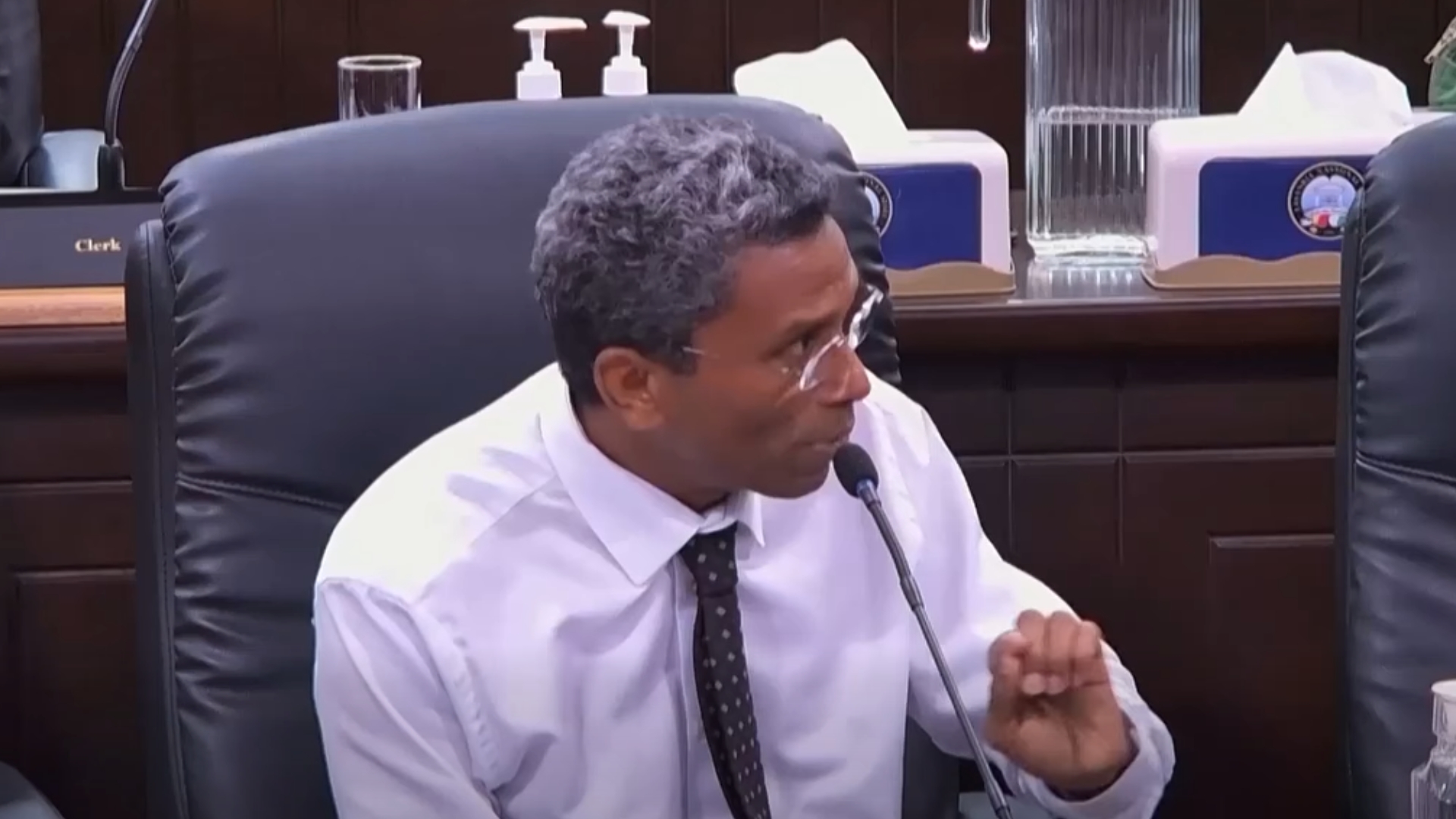 3enm dimoun kin pas devan Lasanble Nasyonal dan staz komite ti Barry Faure