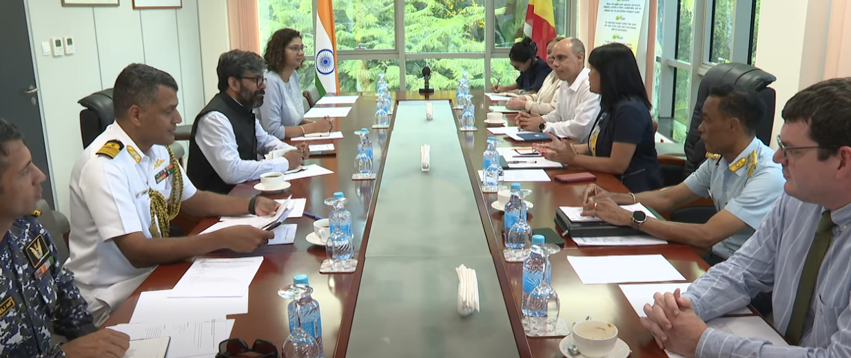 Gouvernman Lenn in donn Gouvernman Sesel anviron 66 mil 822 roupi. Sa larzan in anmase avek lavant map idrografi ki Gouvernman Lenn in fer dan lanmer Sesel.