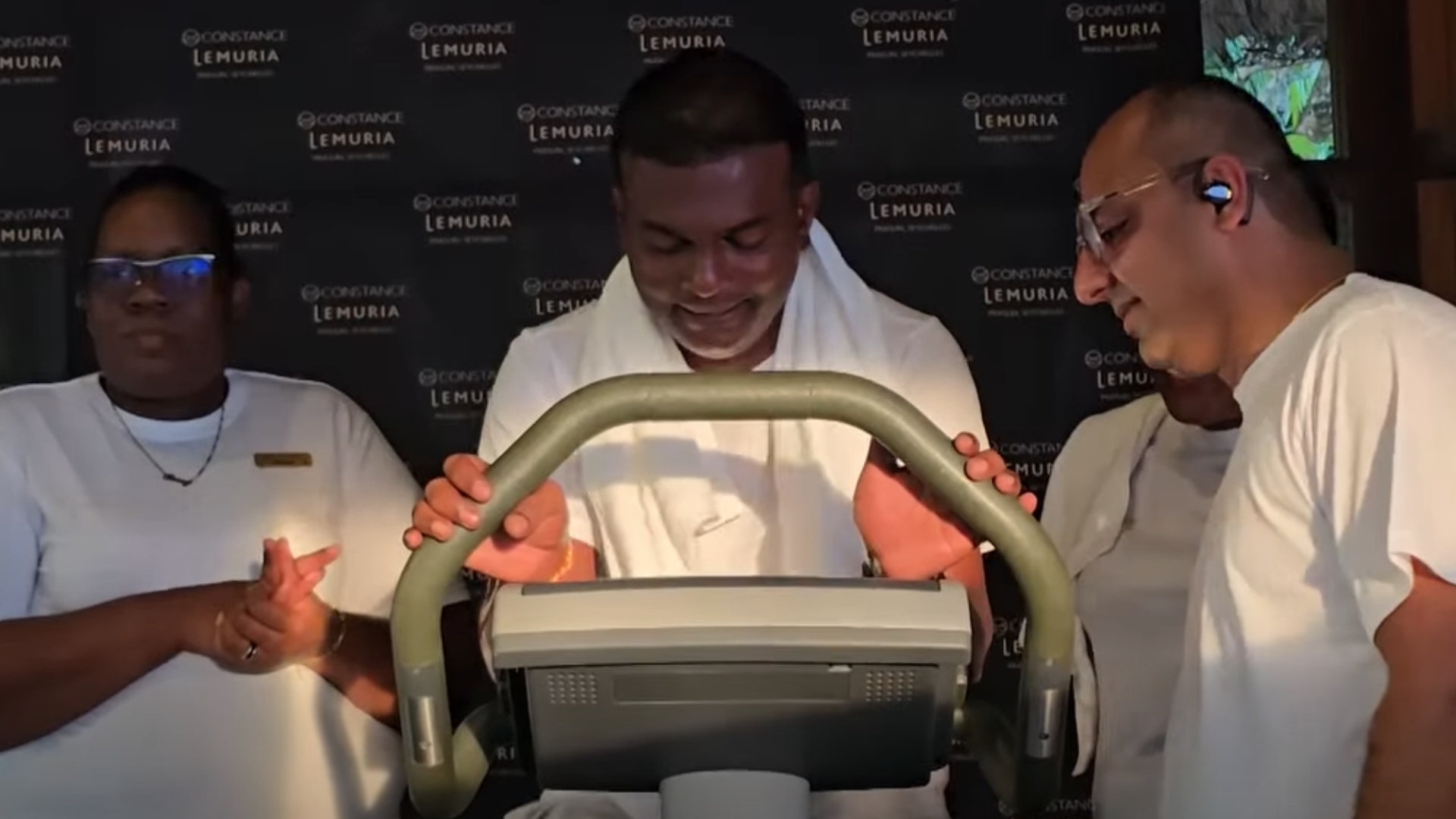 Lopital Baie Ste Anne Praslin in ganny en tyek anviron 30 mil roupi