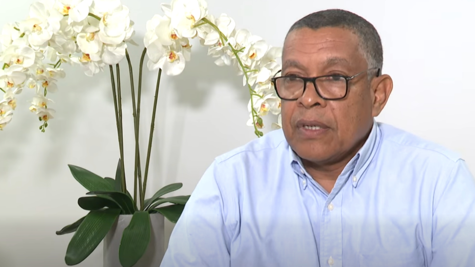 Depi ki sa dezyenm ‘stop notice’ in ganny enpoze Vandredi pase, Sef Egzekitif Lakonpannyen Developman Zil (IDC), Cyril Bonnelame, i dir ki tou travay lo Zil in arete.