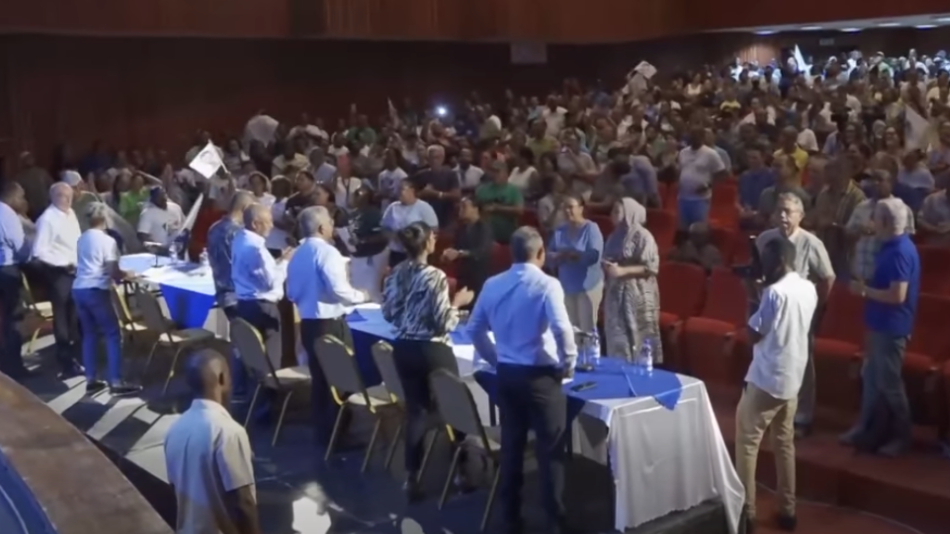 Bann dirizan LDS in demann bann siporter e aktivis pou ralye dan zefor