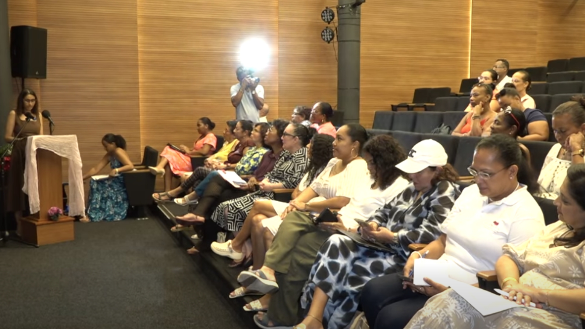 Bann manm lasosiasyon Wosita, in aprann plis lo diferan laspe legal konsernan bann zafer lafanmiy.