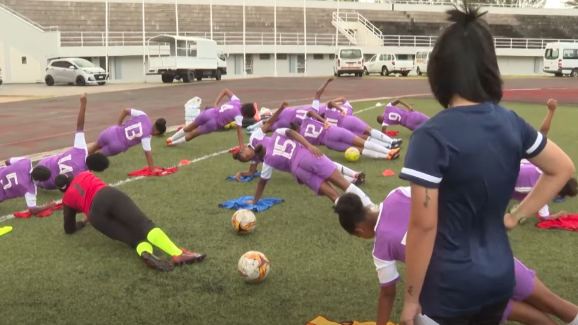 Federasyon in koz lo progranm foutbol fanm ki reste pour zot konplete sa bann prosen mwan.