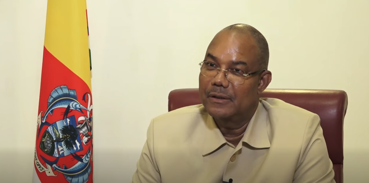 Dan en antretyen avek Prezidan Dr. Patrick Herminie Vandredi le 12 Desanm, ti annan sa size lo sa memo ki pe sirkile lo Medya Sosyal an sa ki konsern lapwentman bann nouvo anbasader.