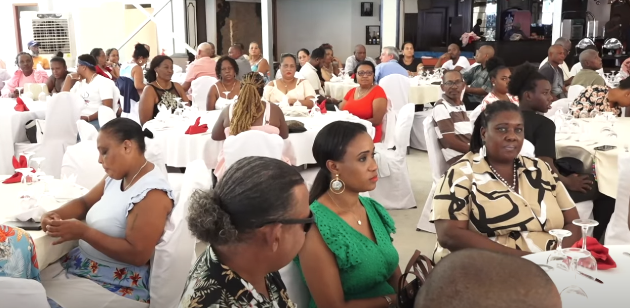 Minister Gouvernman Lokal e Zil Pros in rekonnet travay ki bann manm Brigad Dirzans dan bann distrik in fer, pou amelyor zot lakominote.