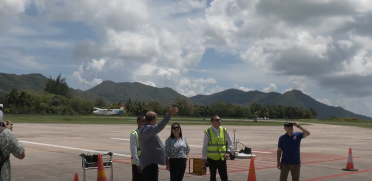Airport Praslin Minis Veronique Laporte