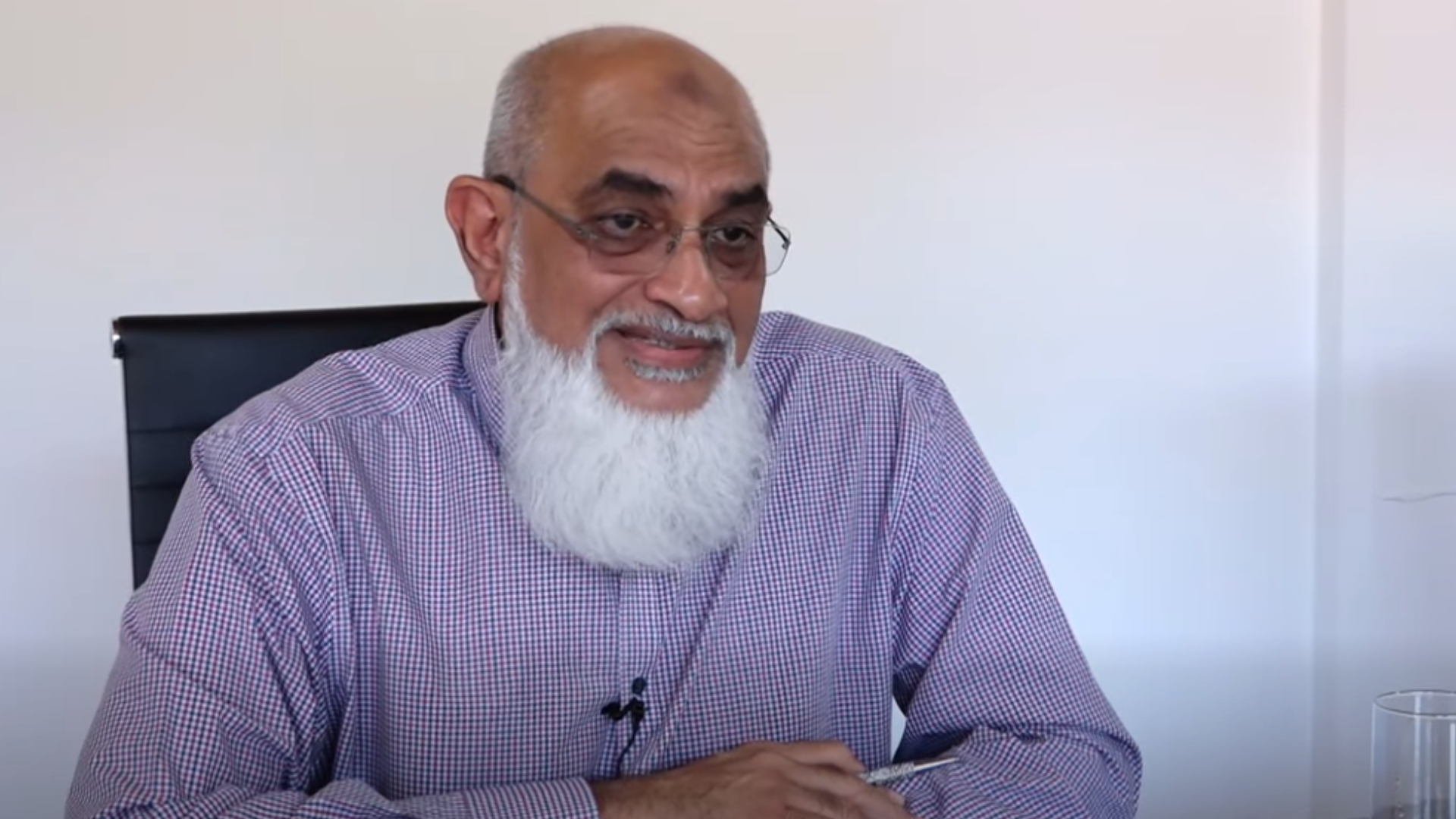 Tyermenn Bord STC, Msye Imtiaz Umarji, in vin devan pou demanti plizyer akizasyon ki pe sirkile