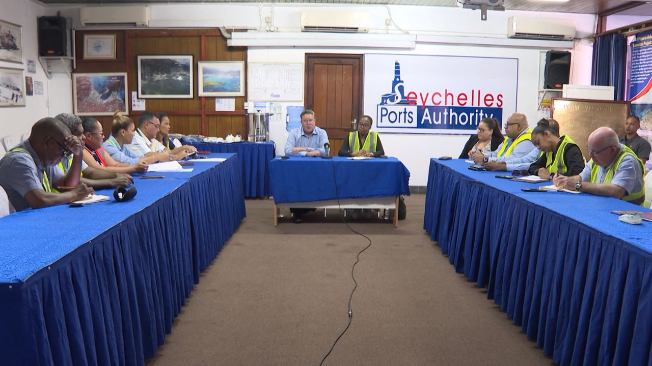 En group ‘clearing agent’ in diskit lo bann diferan defi ki zot fer fas avek pour kolekte marsandiz lo por