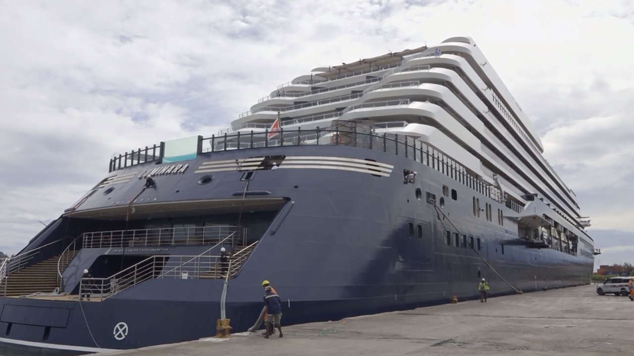 Sesel in akey pou premye fwa bato kwazyer ‘Luminara’ dan port Victoria