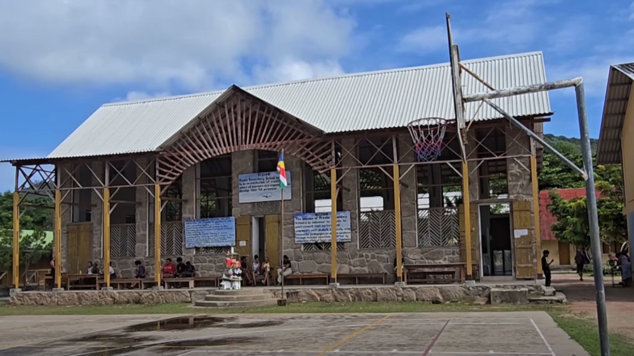 Praslin segonder in fer byen lo nivo legzanmen IGCSE ek Delf Franse.