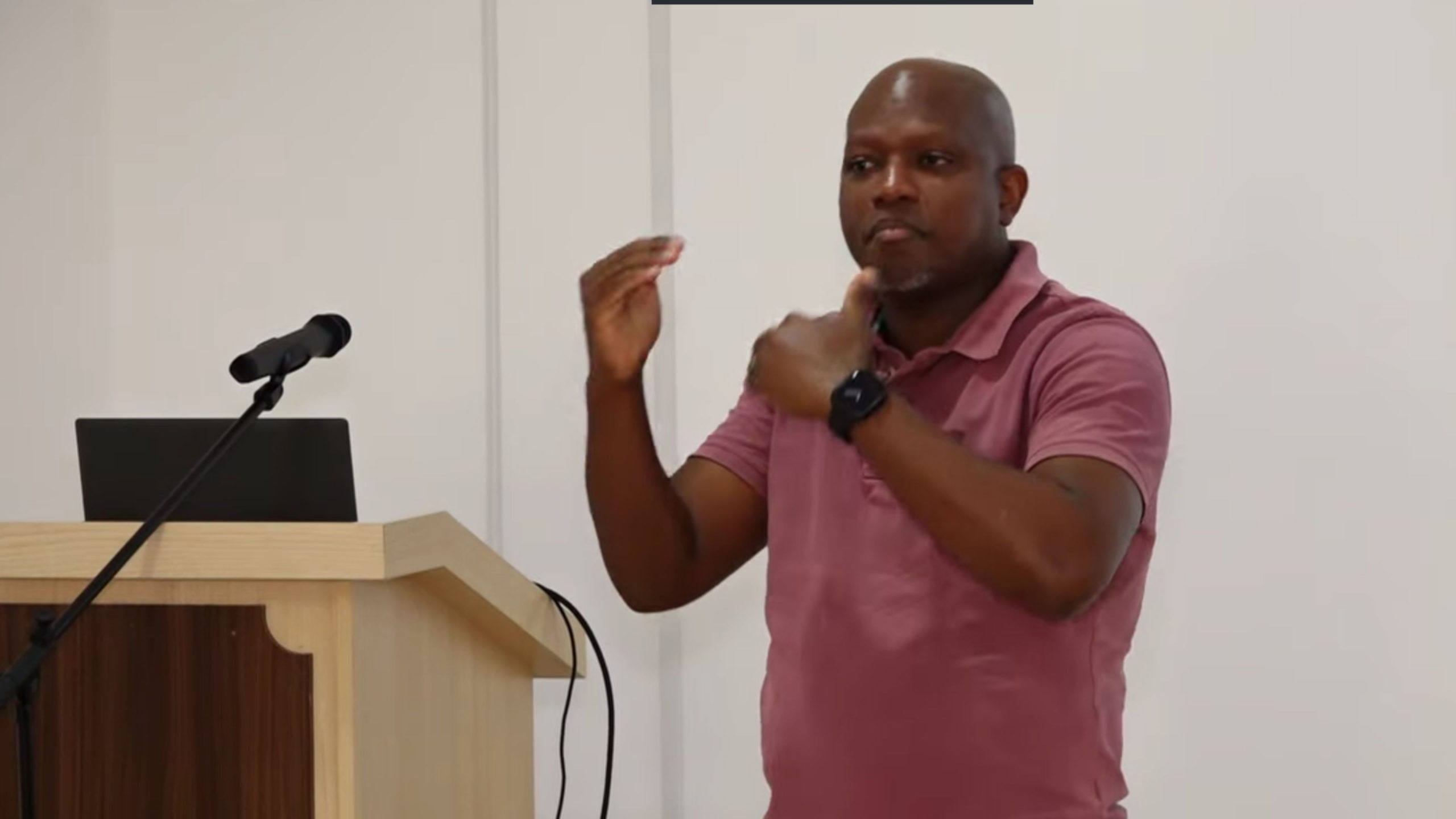 En group garson ek zenn zonm aze 16 a 25an in aprofondir zot konesans lo pli bon fason pou zer zot finans.