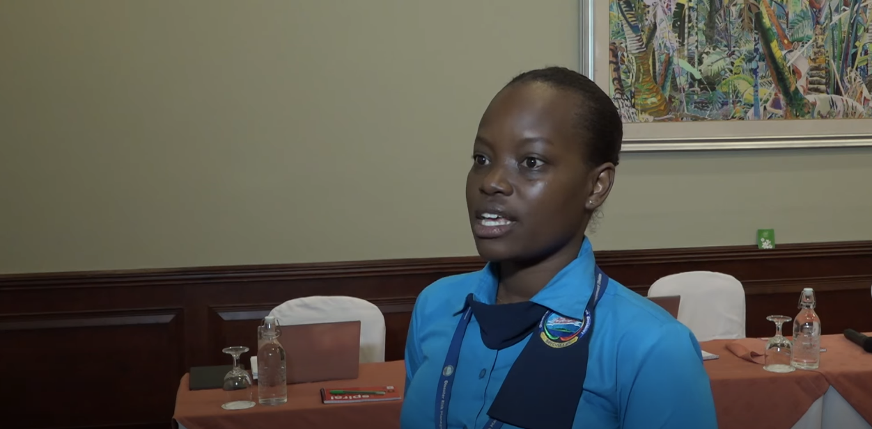 Plizyer zofisye ki travay dan domenn lanvironnman, zesyon risk, ek dezas isi Sesel e osi bann sorti Moris ek Madagascar in zwenn dan en latelye resaman.