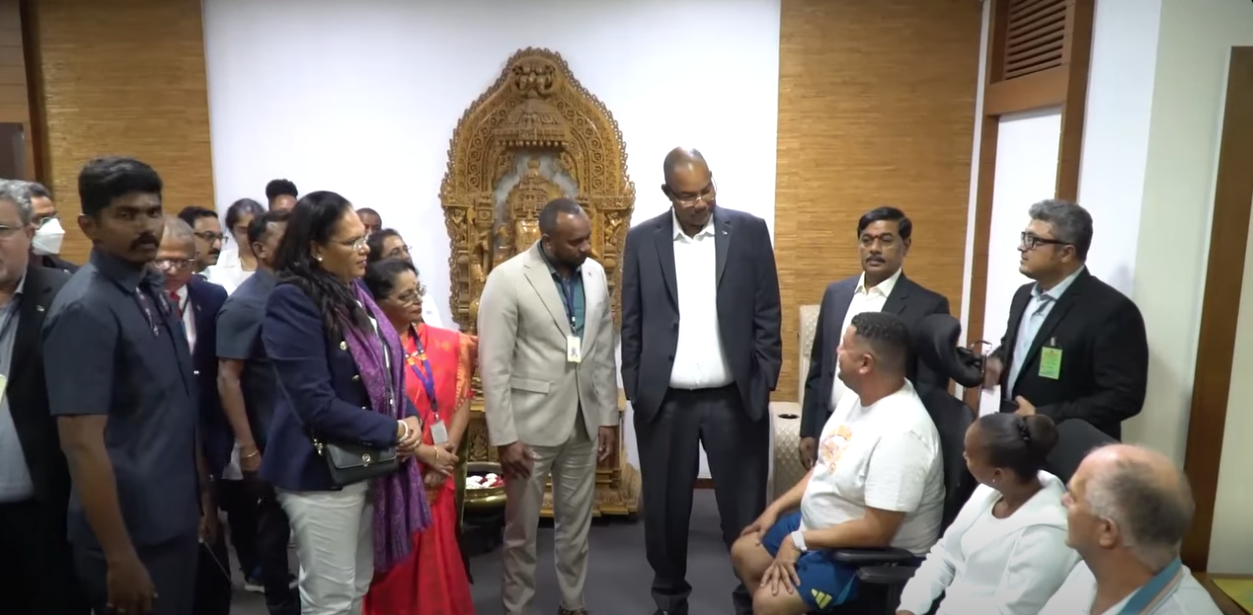 Prezidan Herminie vizit lopital ‘SIMS’ Lenn