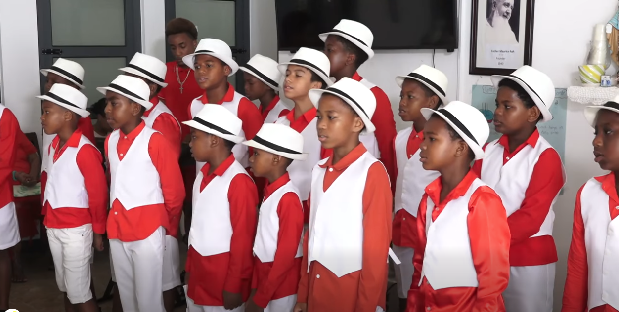 Lakoral garson Valentine