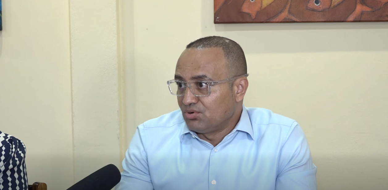 Prosedir pou efas plis ki 1200 ‘loan’ lavaler plis ki 63 milyon roupi kin ganny pran anba fon lazans ki finans pti biznes (SBFA), dan lepase, in komanse.