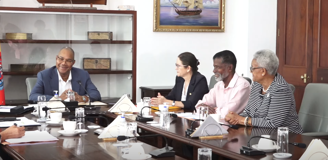 Komite Linite Nasyonal in prezant Prezidan Larepiblik avek en proze-d-lwa pou kre en antite legal, ki pou responsab pou enplimant 47 rekomandasyon Komisyon Laverite, Rekonsilyasyon ek Linite Nasyonal (TRNUC).