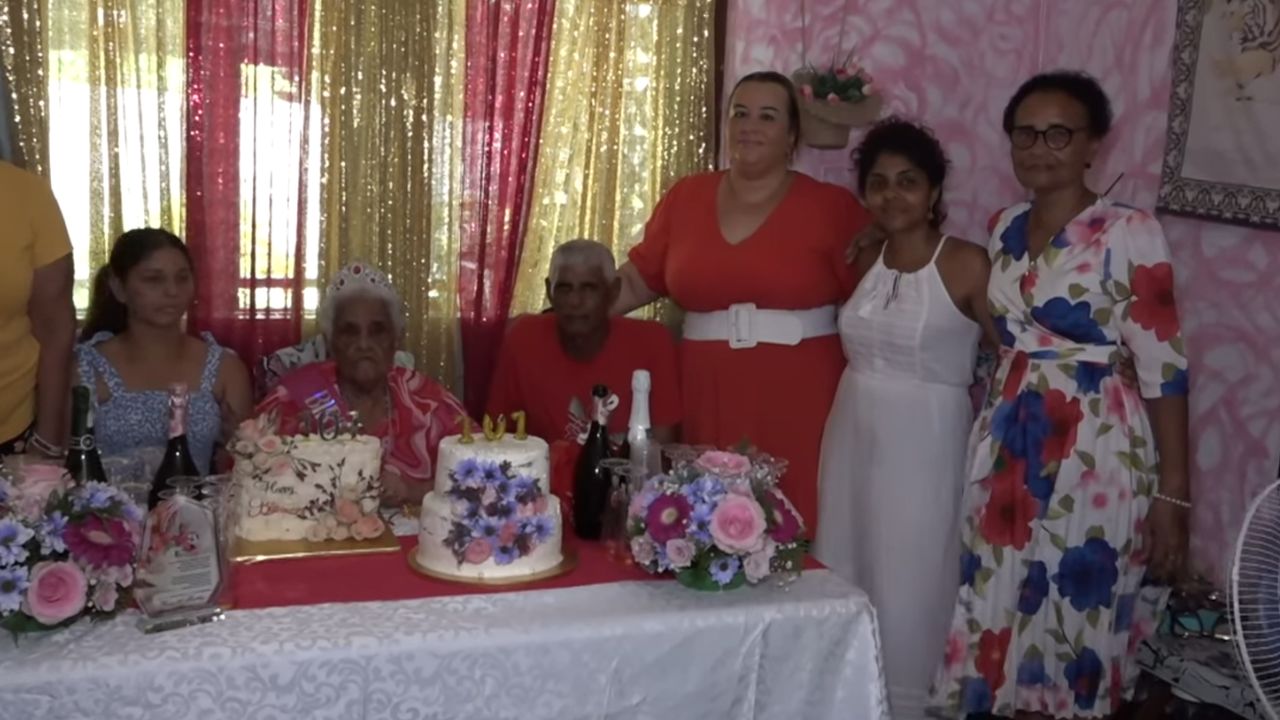 Madanm Aline Thomas in selebre son  laniverser 101an.