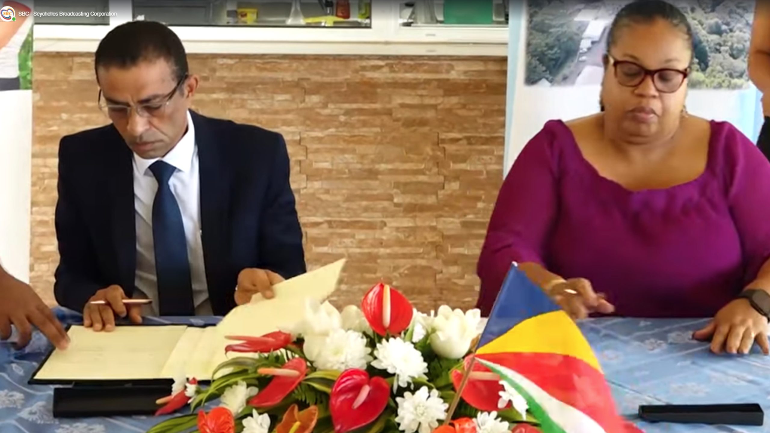 Lakademi Tourizm Sesel (STA) in renouvle zot partenarya avek Liniversite Sesel (UNISEY)