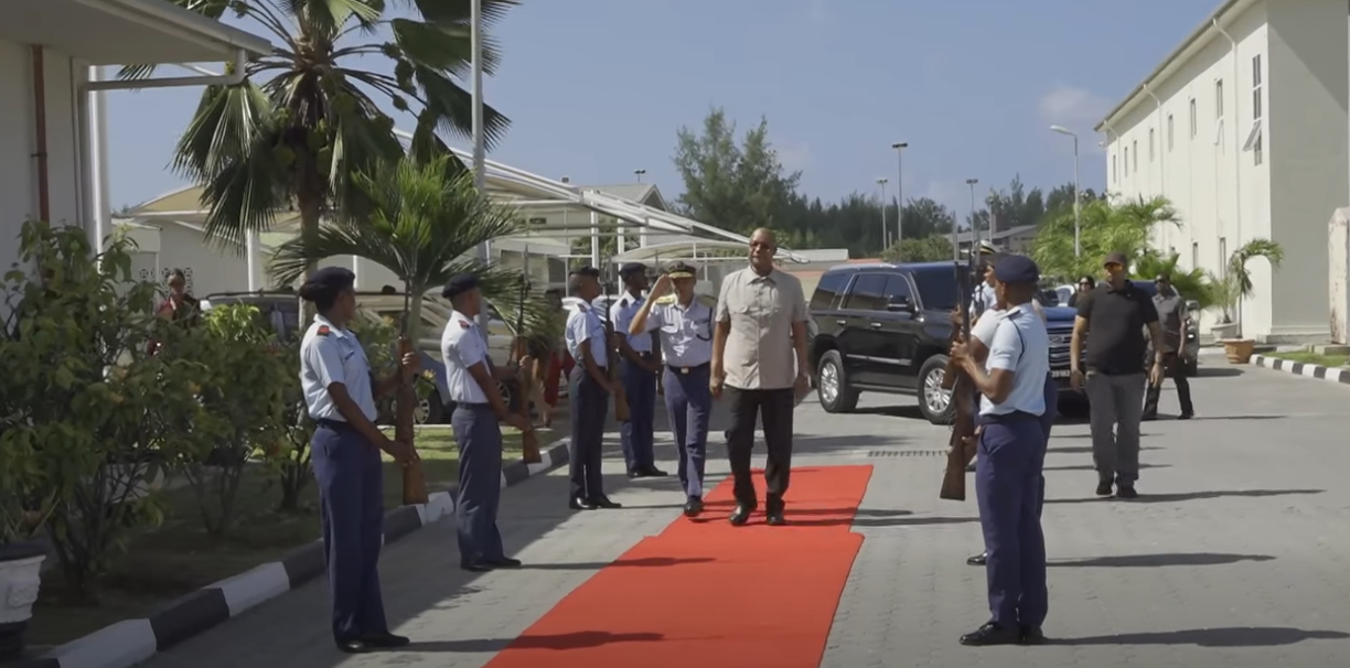 Prezidan visit baz gard lakot Perseverans