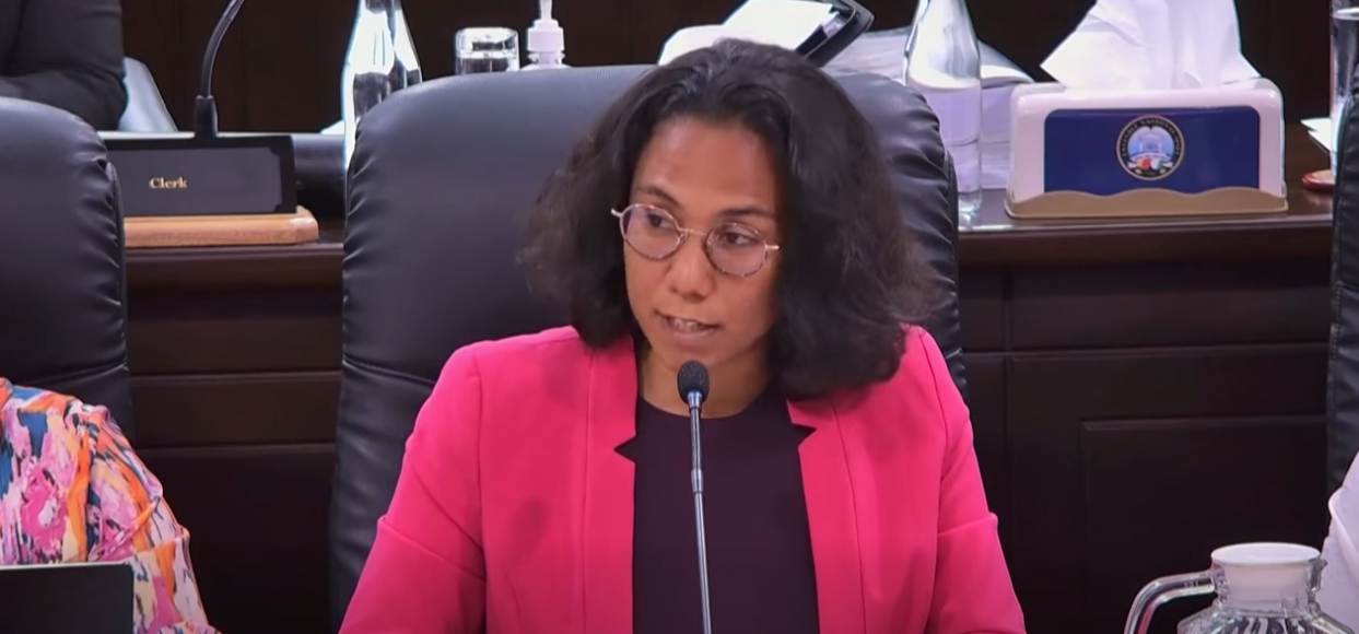 Minister Lazenes ek Sports bidze