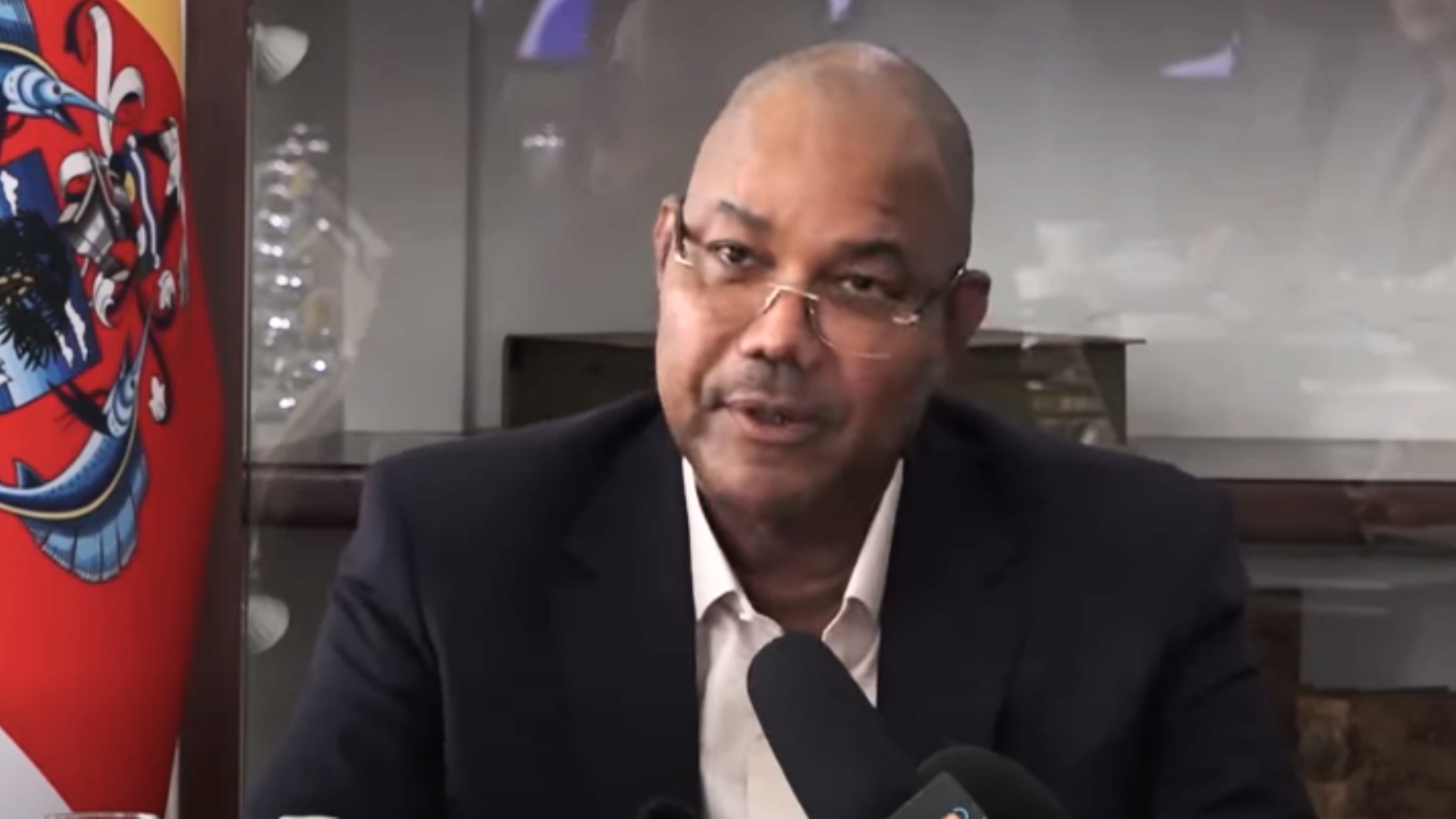 Prezidan Dr.Patrick Herminie i’n zwenn avek bann manm sa nouvo Konsey ki’n fek ganny formen.