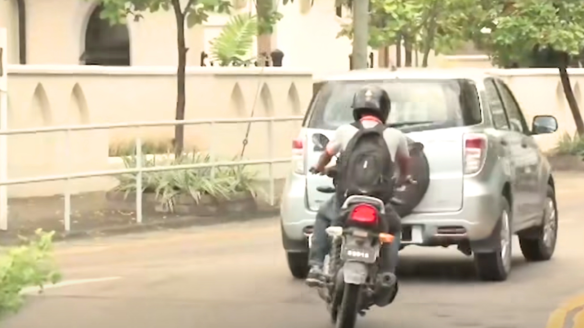 Minis i’n aprouv en seri sanzman mazer pou dimoun ki mont  moter ek ‘scooter’ elektrik