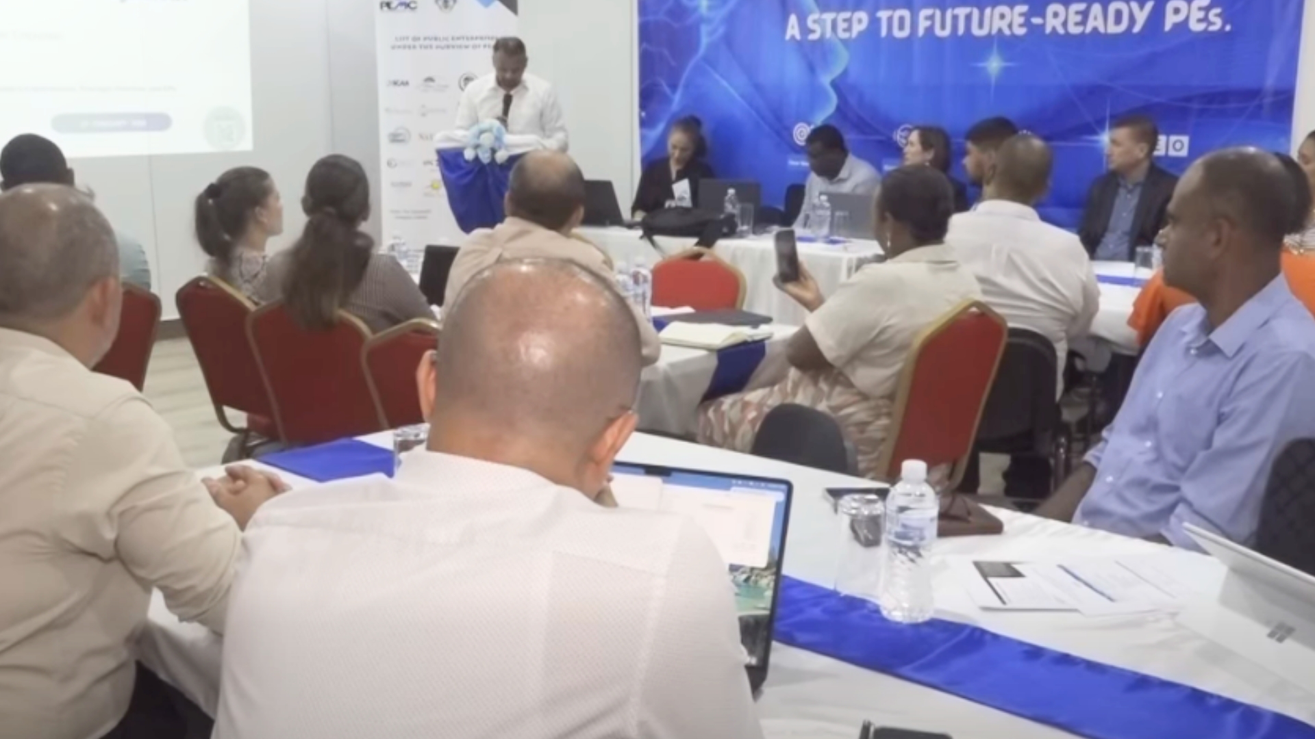 Komisyon Sirveyans Lantrepriz Piblik i’n organiz en formasyon