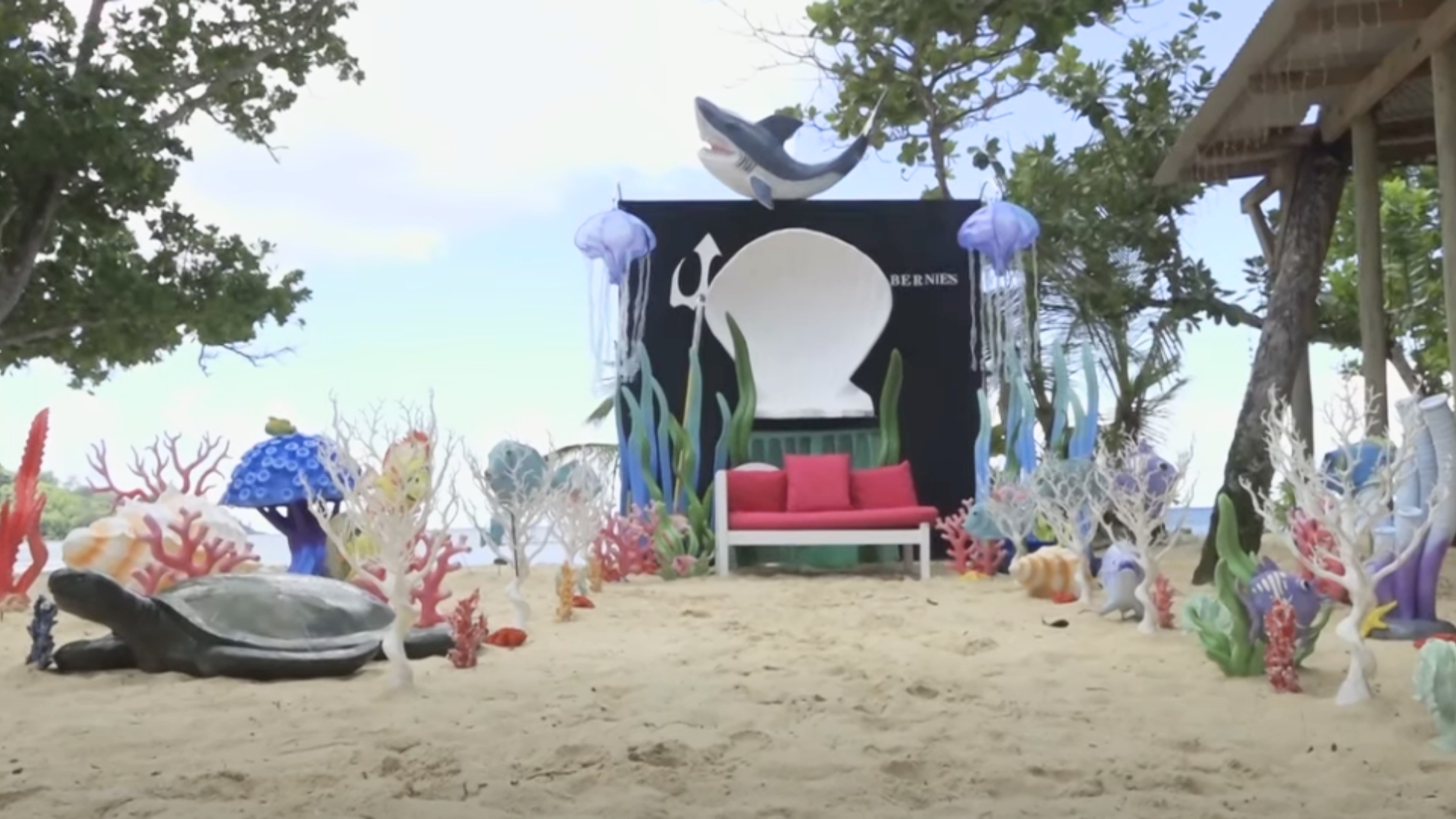 I’n annan en gran lafwar bann servis maryaz ofer par bann antreprener lokal Kot lotel Kempinski,