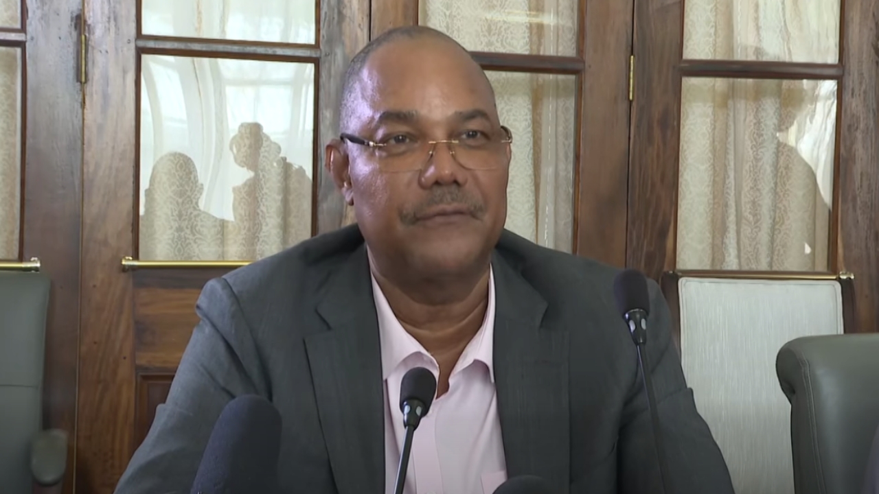 Prezidan Dr Patrick Herminie i dir ki en konsansis in ganny atenn e i reste pour zot sinny sa lagreman.