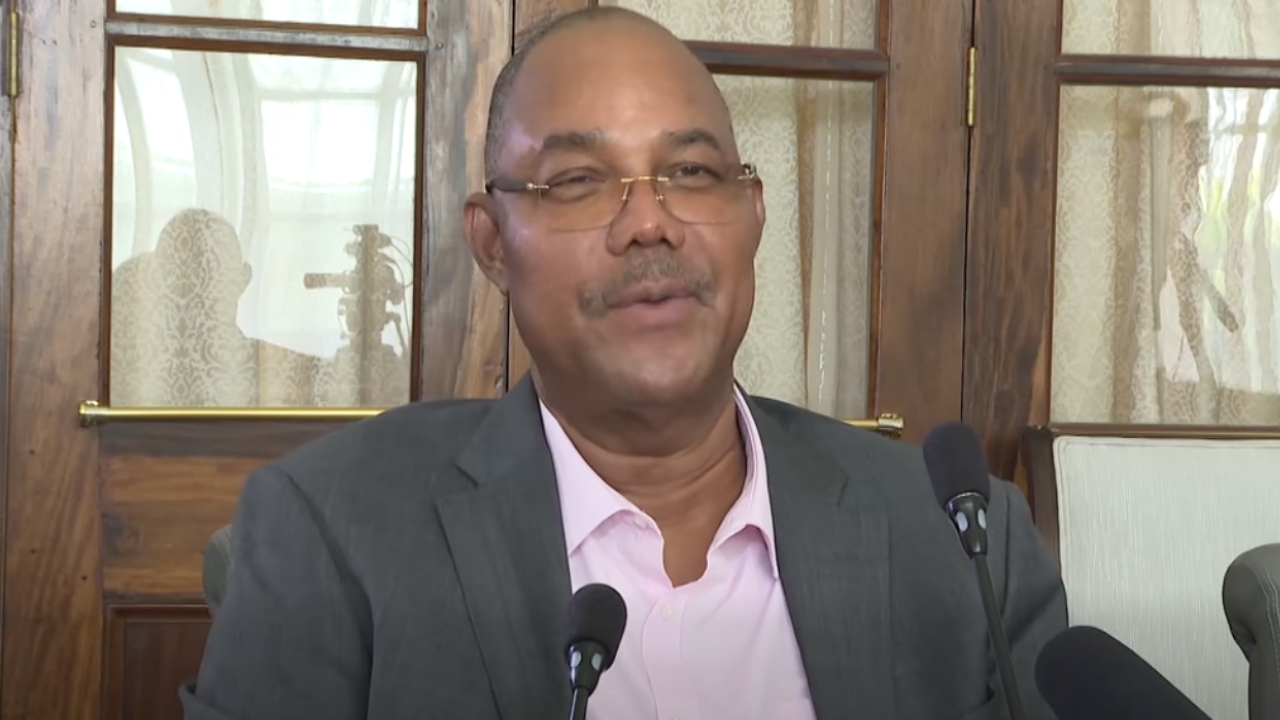 Prezidan in fer resorti ki se gras a bon korperasyon ant Sesel ek Moris