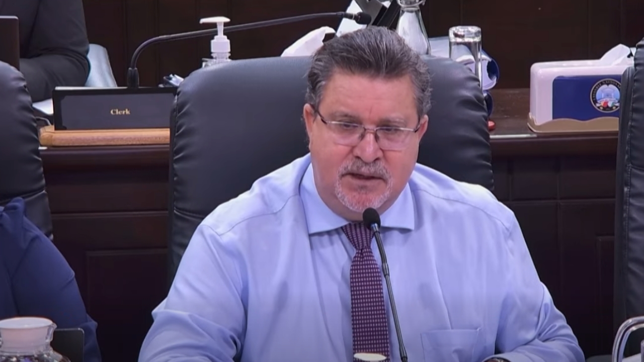 Minister Finans, Planifikasyon Ekonomik, Komers e Lanvestisman in demann en bidze 182 milyon 225 mil roupi.