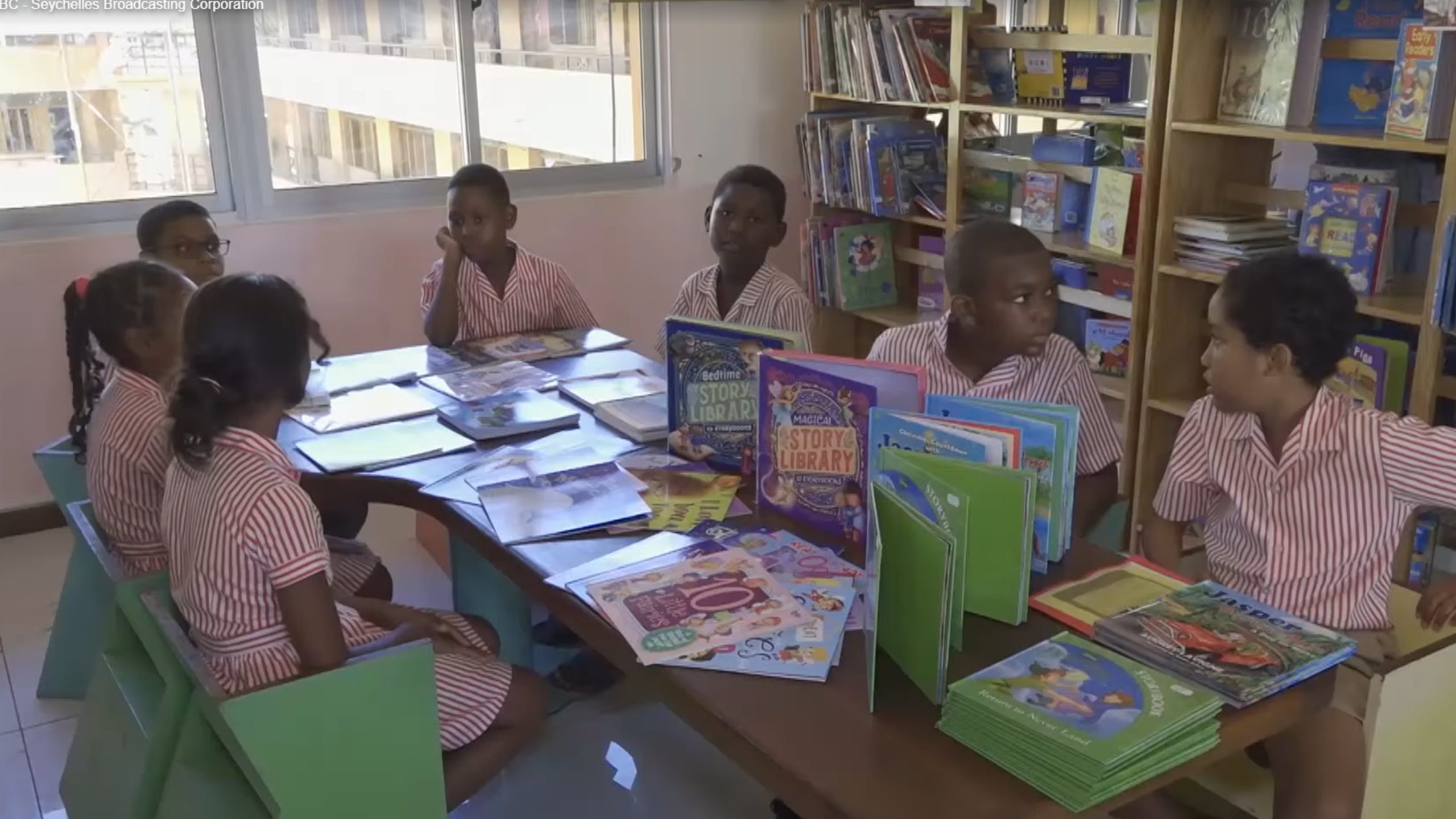 Lekol primer Anse Aux Pins in selebre yer lazournen enternasyonal liv pour zanfan.